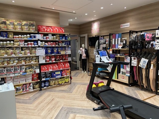 フィットネスショップ店内売り場