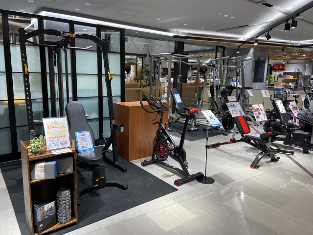 フィットネスショップ店内売り場